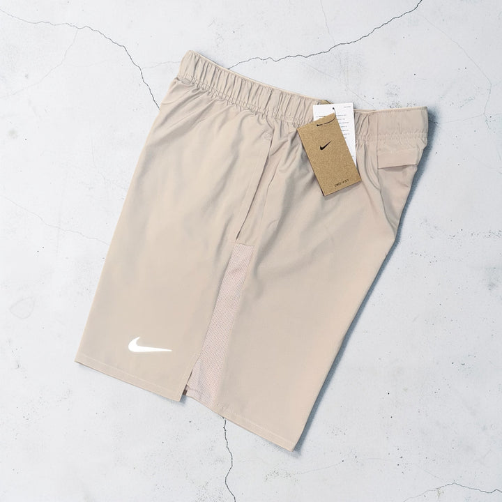 NIKE CHALLENGER DRI-FIT SHORTS 7” - BEIGE