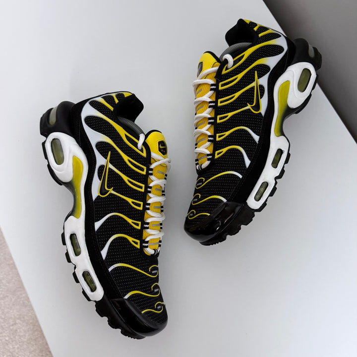NIKE AIR MAX PLUS TN - BLACK/ TOUR YELLOW (2022)
