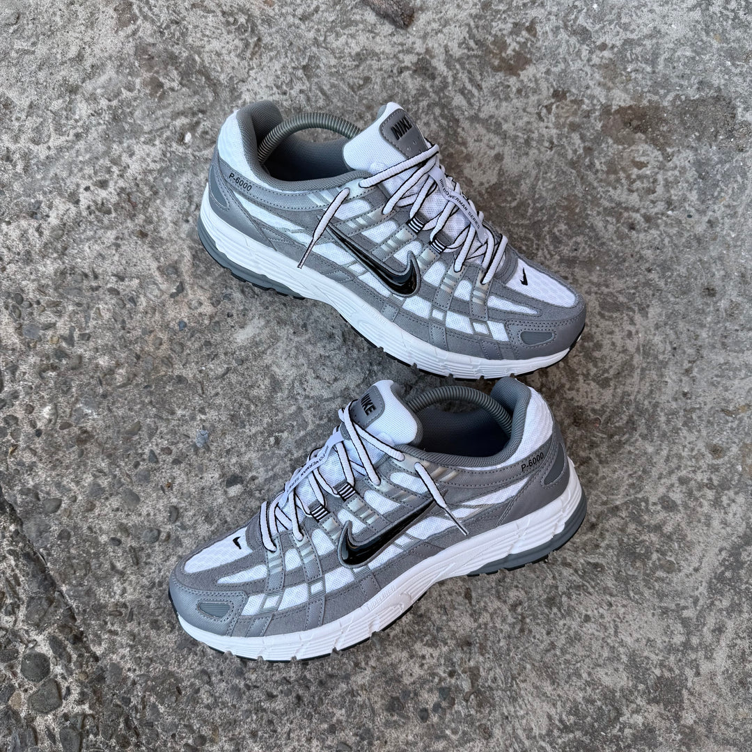 NIKE P-6000 - WHITE / METALLIC GREY