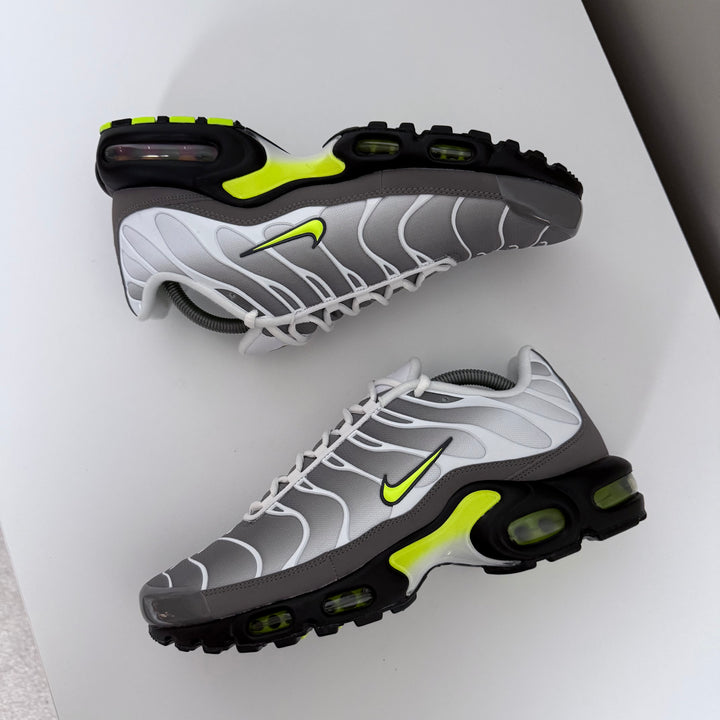 NIKE AIR MAX PLUS TN - NEON / WHITE