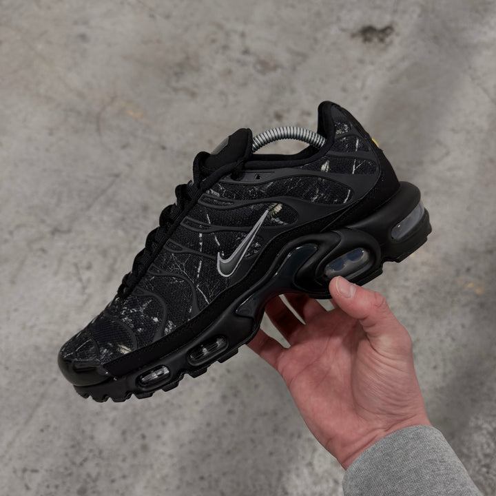 NIKE AIR MAX PLUS TN - DARK SMOKE CAMO