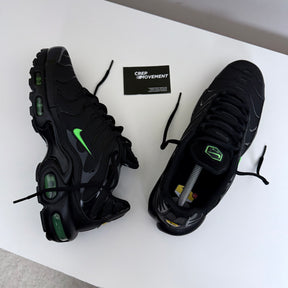 NIKE AIR MAX PLUS TN - BLACK / VENOM GREEN
