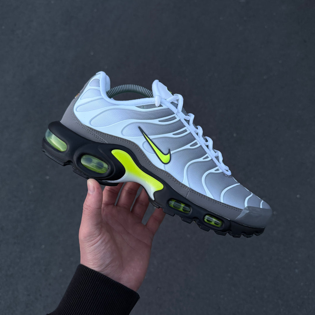 NIKE AIR MAX PLUS TN - NEON / WHITE