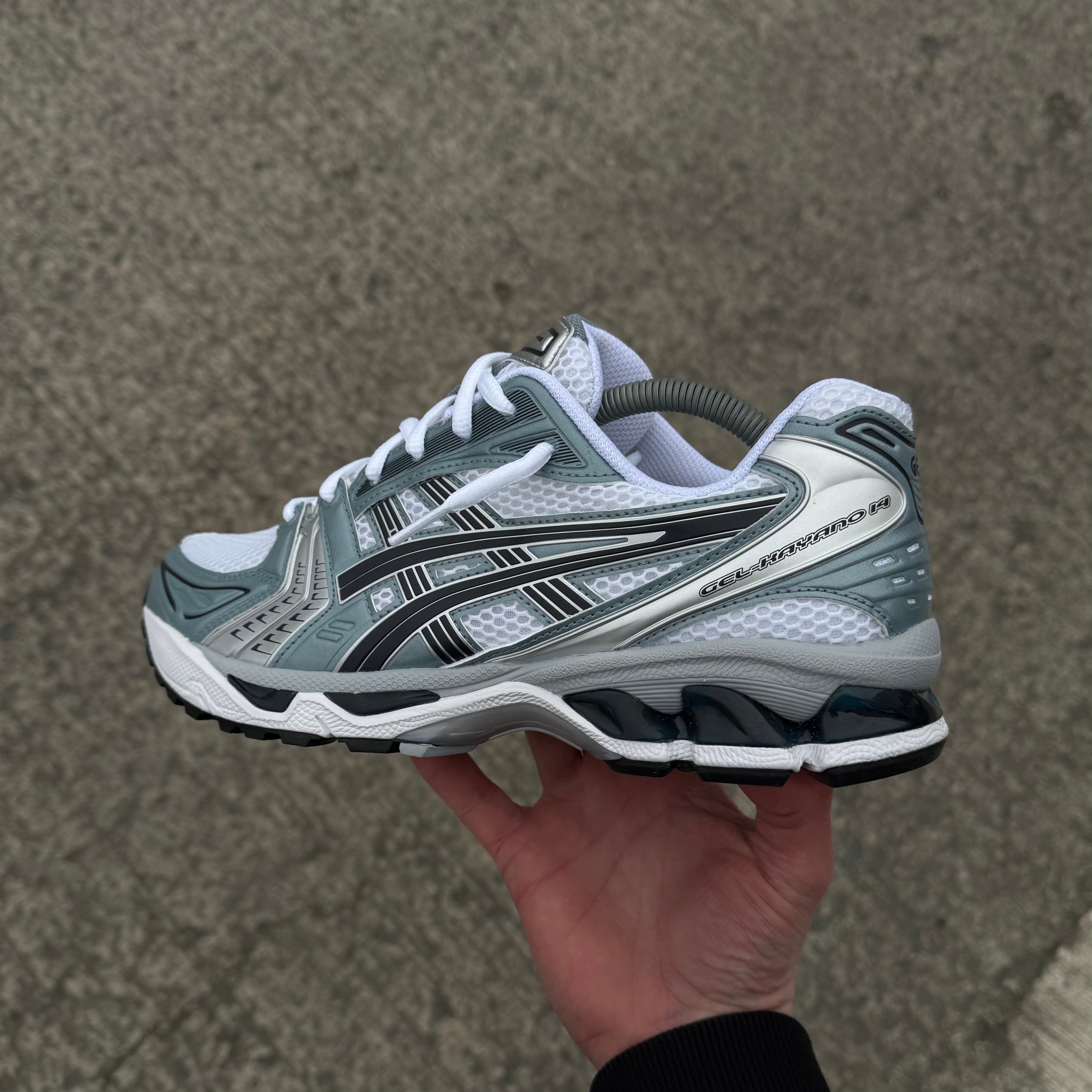 ASICS GEL-KAYANO 14 TRAINER - WHITE / FJORD GREY