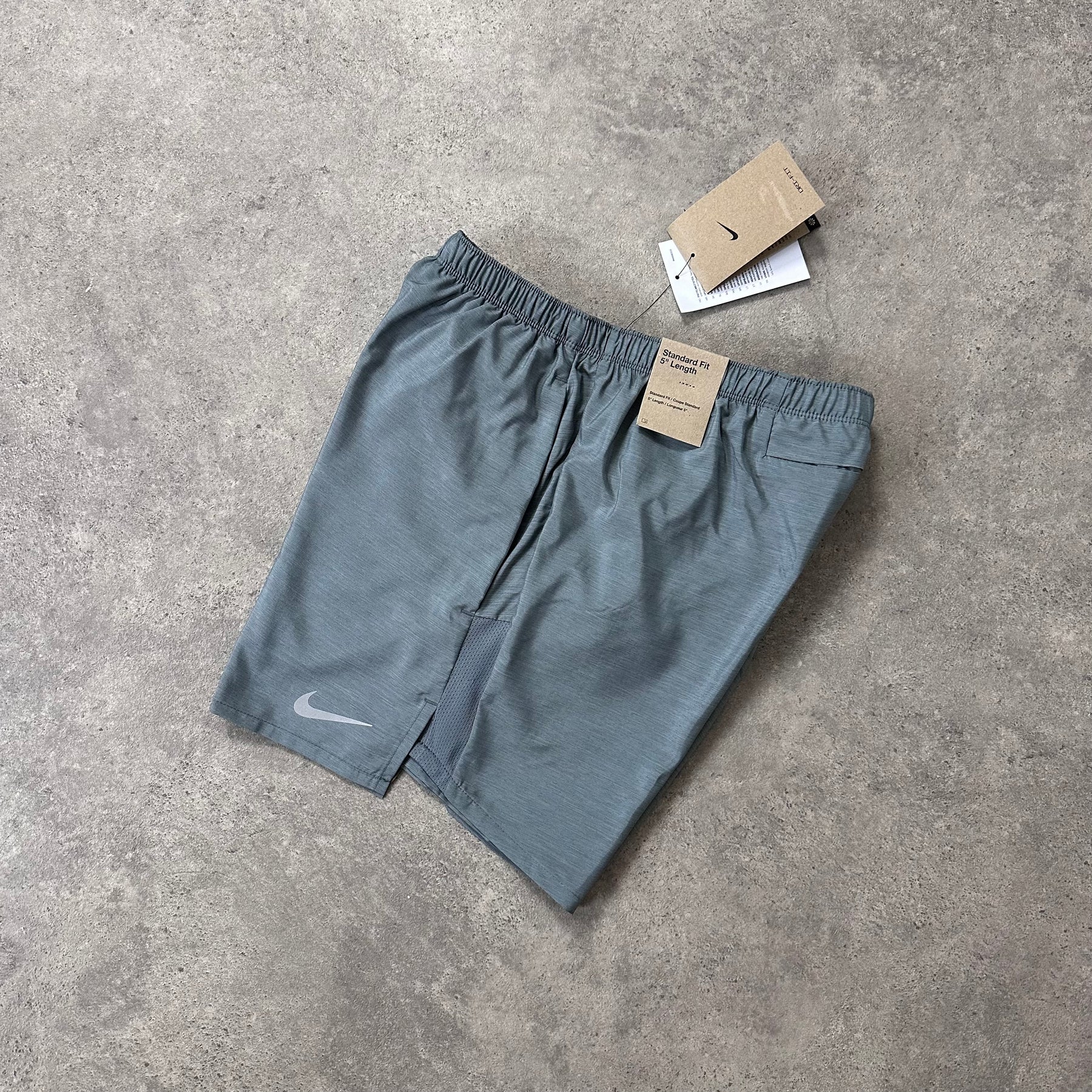 NIKE DRI-FIT SHORTS 5” - GREY