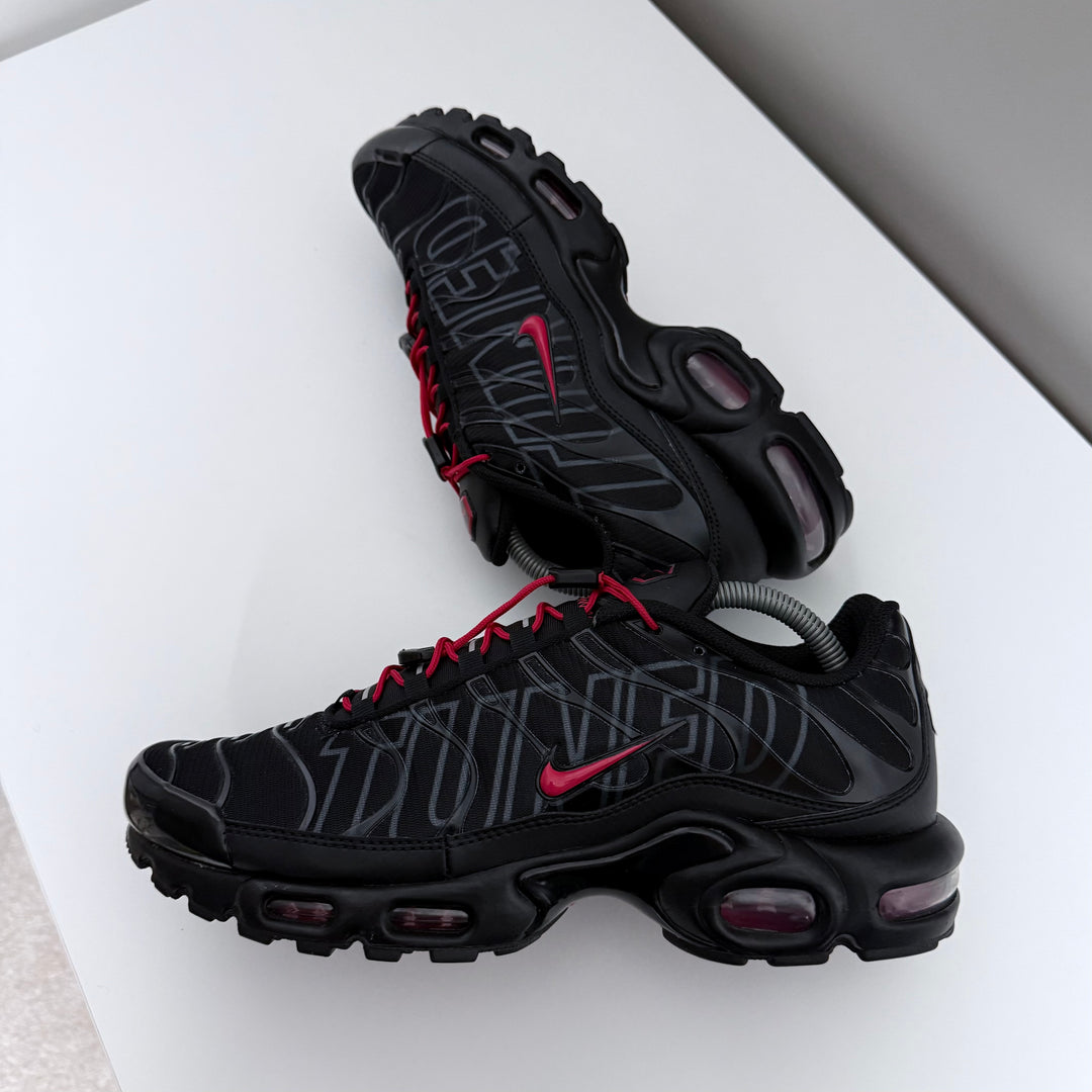 NIKE AIR MAX PLUS TN - TUNED BLACK/ RED
