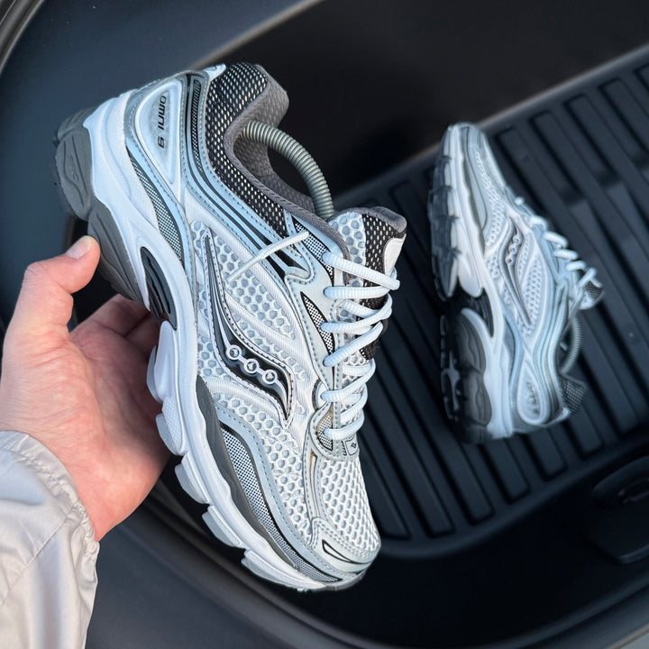 SAUCONY PROGRID OMNI 9 - MICROCHIP GREY