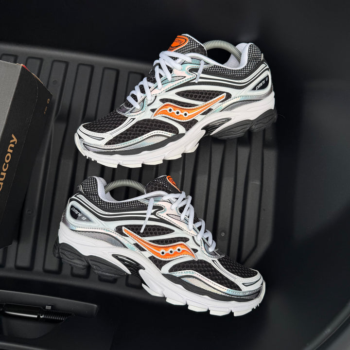 SAUCONY PROGRID OMNI 9 - BLACK / ORANGE