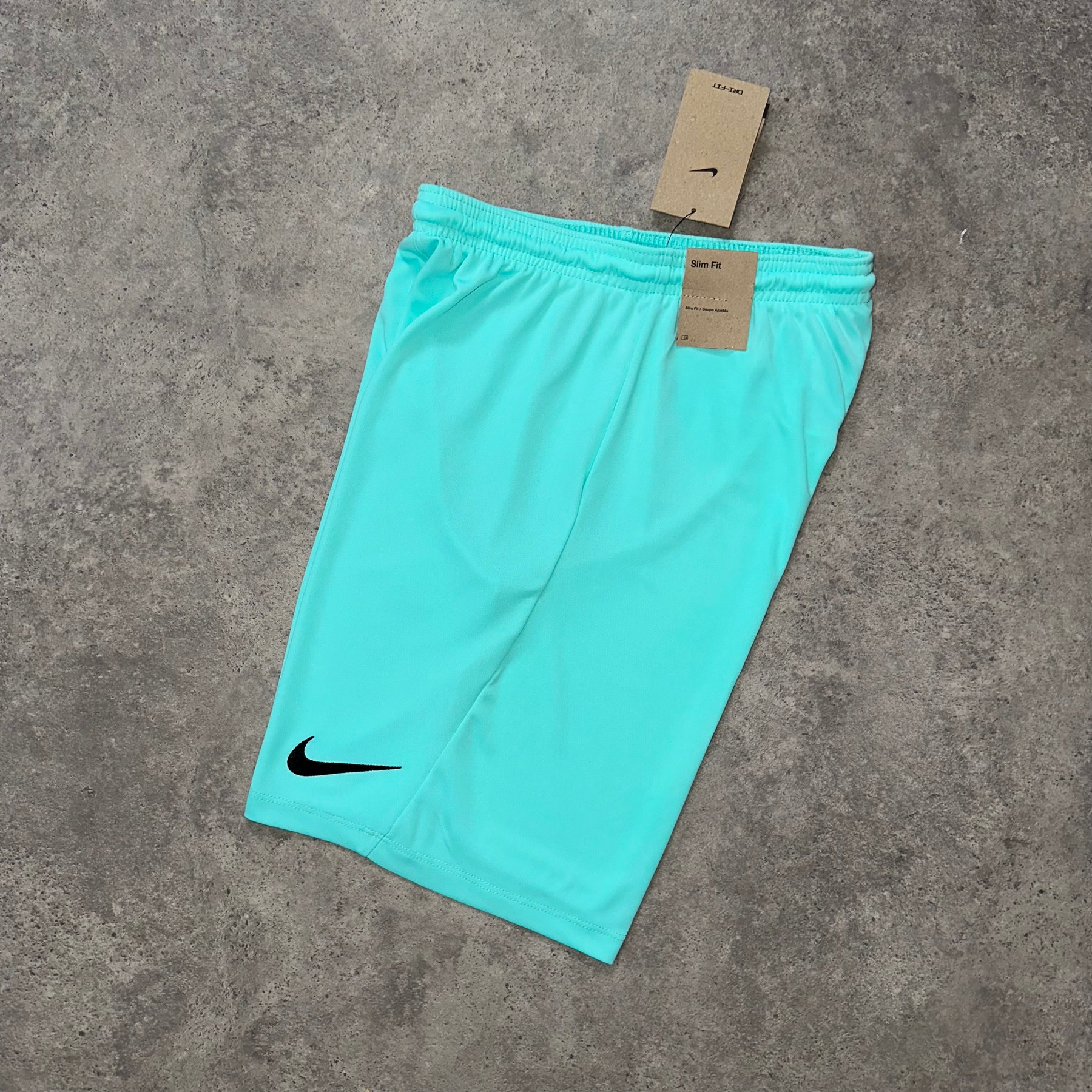 NIKE LOGO ESSENTIAL SHORTS - MINT