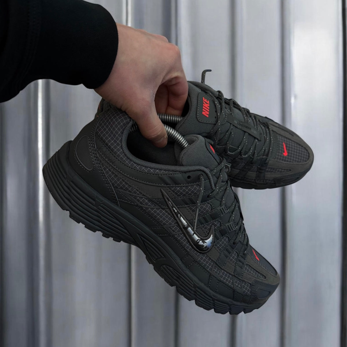 NIKE P-6000 PRM - STEEL GREY / CRIMSON