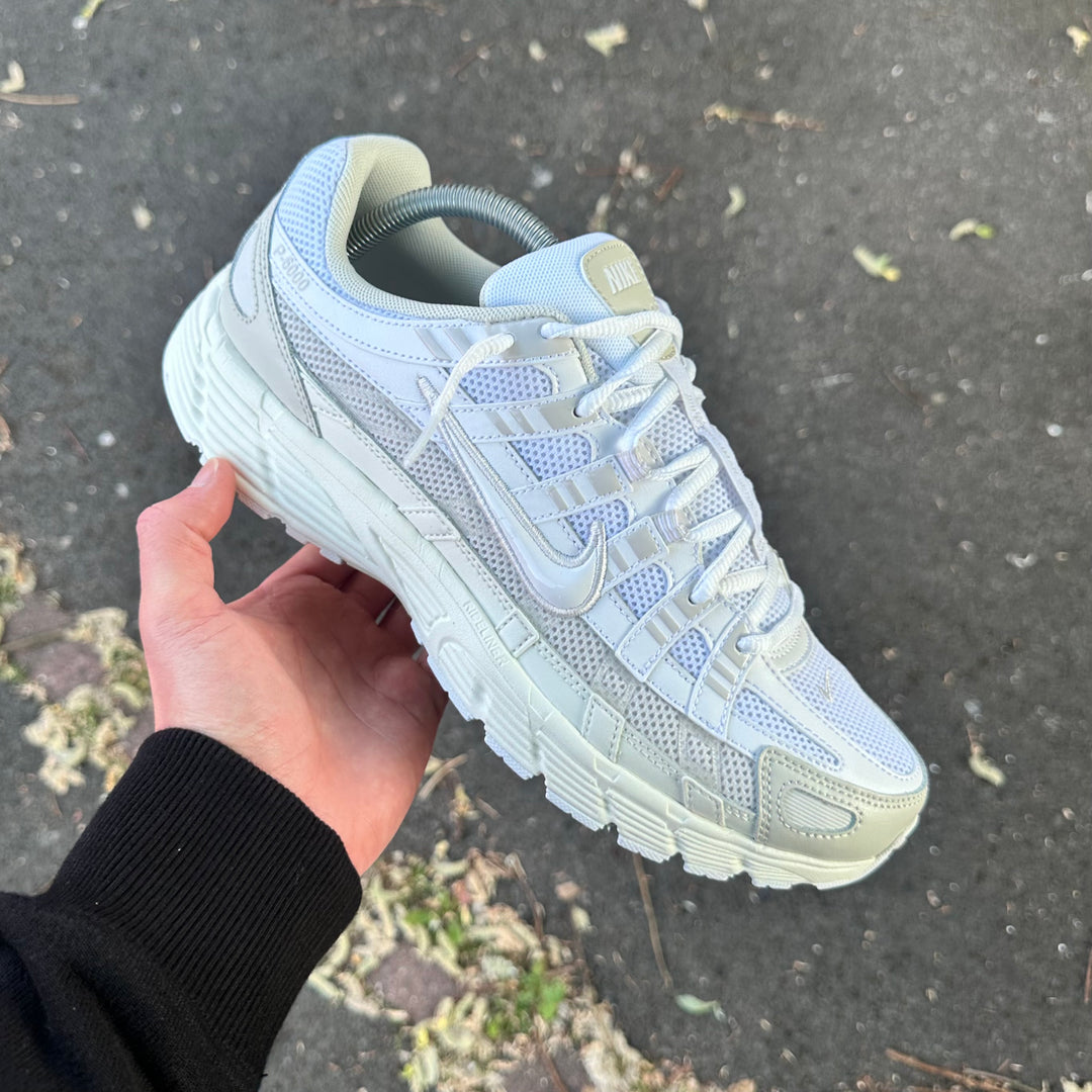 NIKE P-6000 - WHITE SAIL / VAST GREY