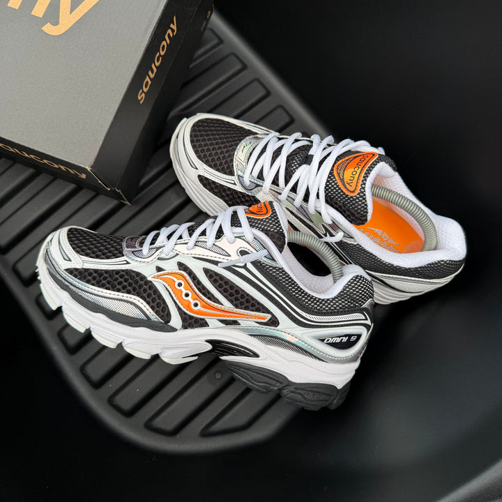 SAUCONY PROGRID OMNI 9 - BLACK / ORANGE