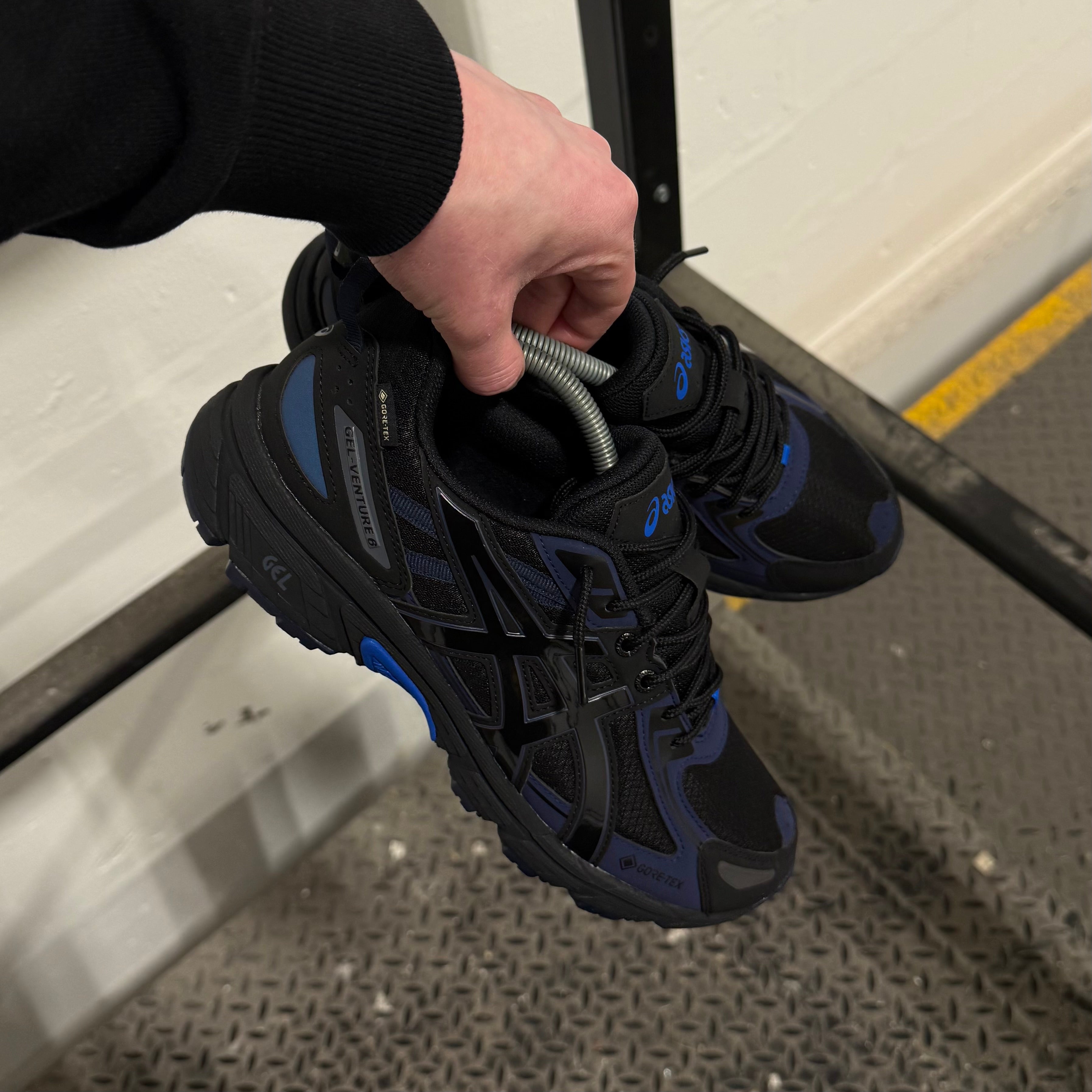 ASICS GEL VENTURE 6 TRAINER - BLACK / ROYAL BLUE