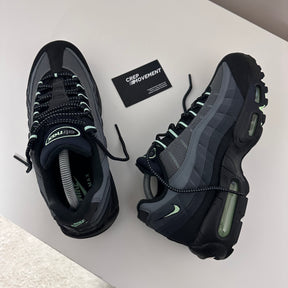 NIKE AIR MAX 95 - BLACK / VAPOR GREEN