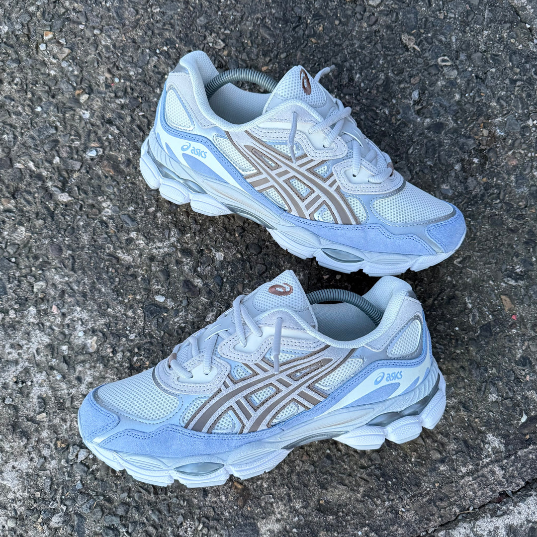ASICS GEL NYC TRAINER - CREAM CLOUD GREY / SKY BLUE