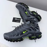 NIKE AIR MAX PLUS TN - SMOKE GREY / VOLT