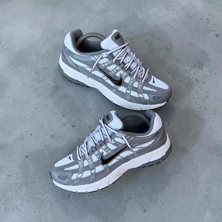 NIKE P-6000 - WHITE / METALLIC GREY