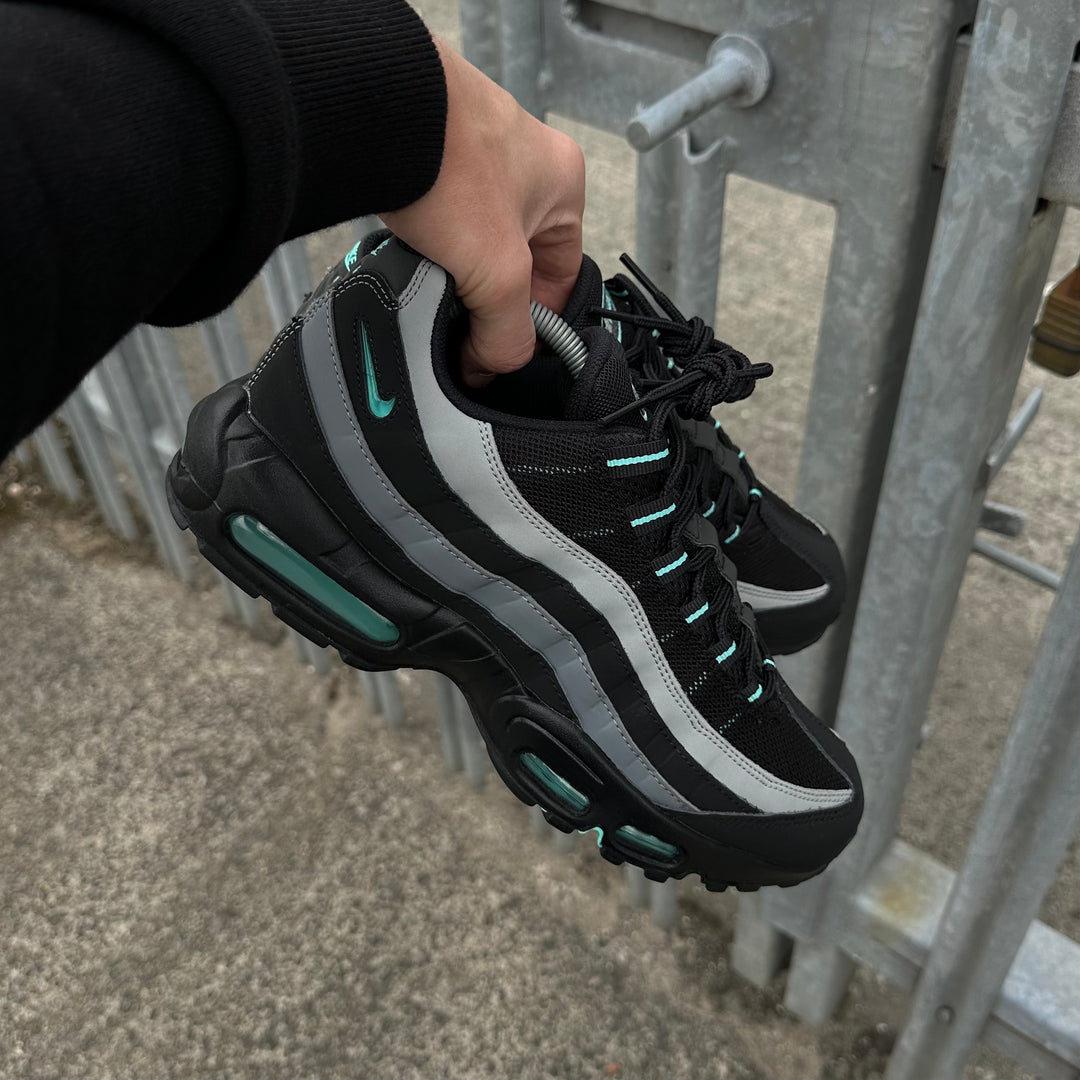 NIKE AIR MAX 95 - AURORA GREEN (JADE JEWEL)
