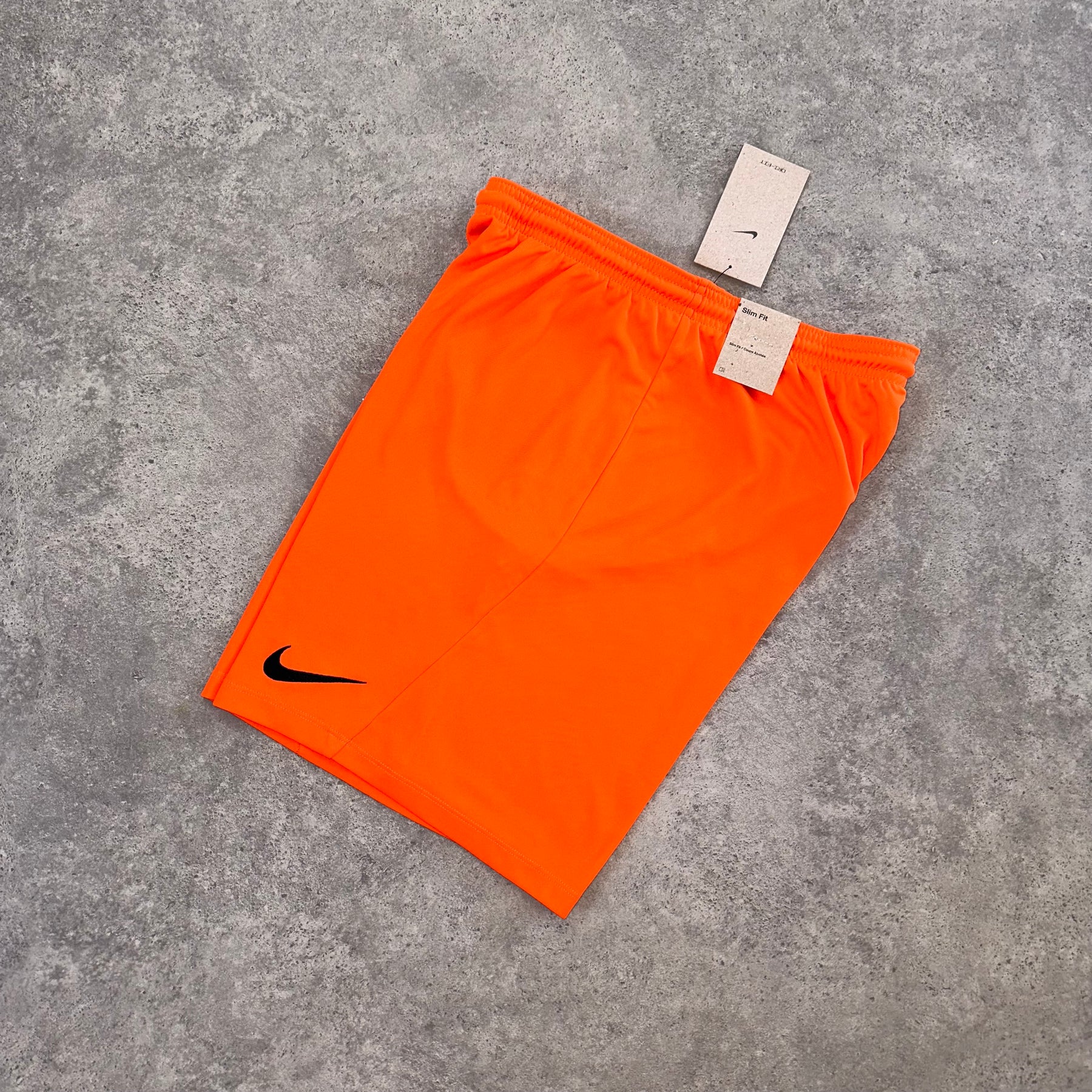 NIKE LOGO ESSENTIAL SHORTS - ORANGE