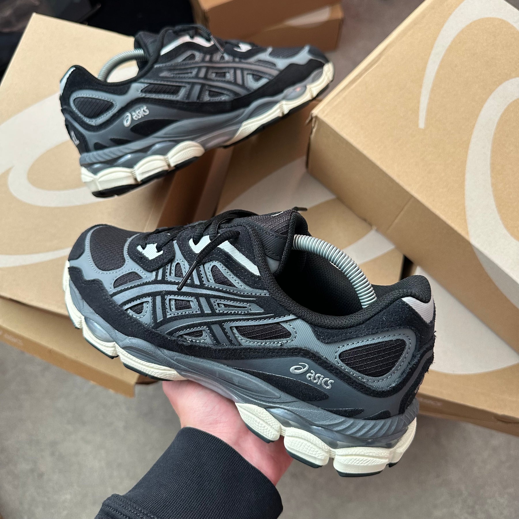 ASICS GEL NYC TRAINER - BLACK / CREAM