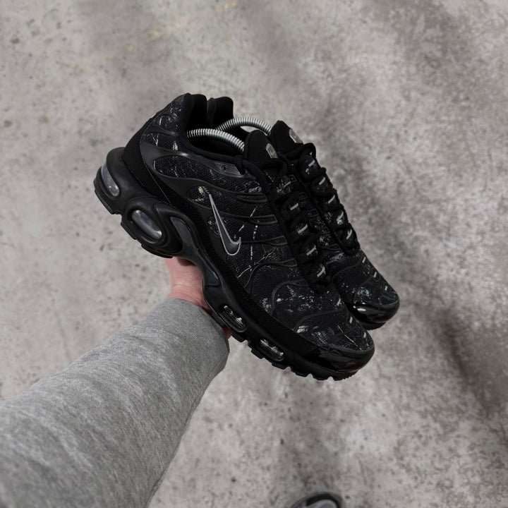 NIKE AIR MAX PLUS TN - DARK SMOKE CAMO