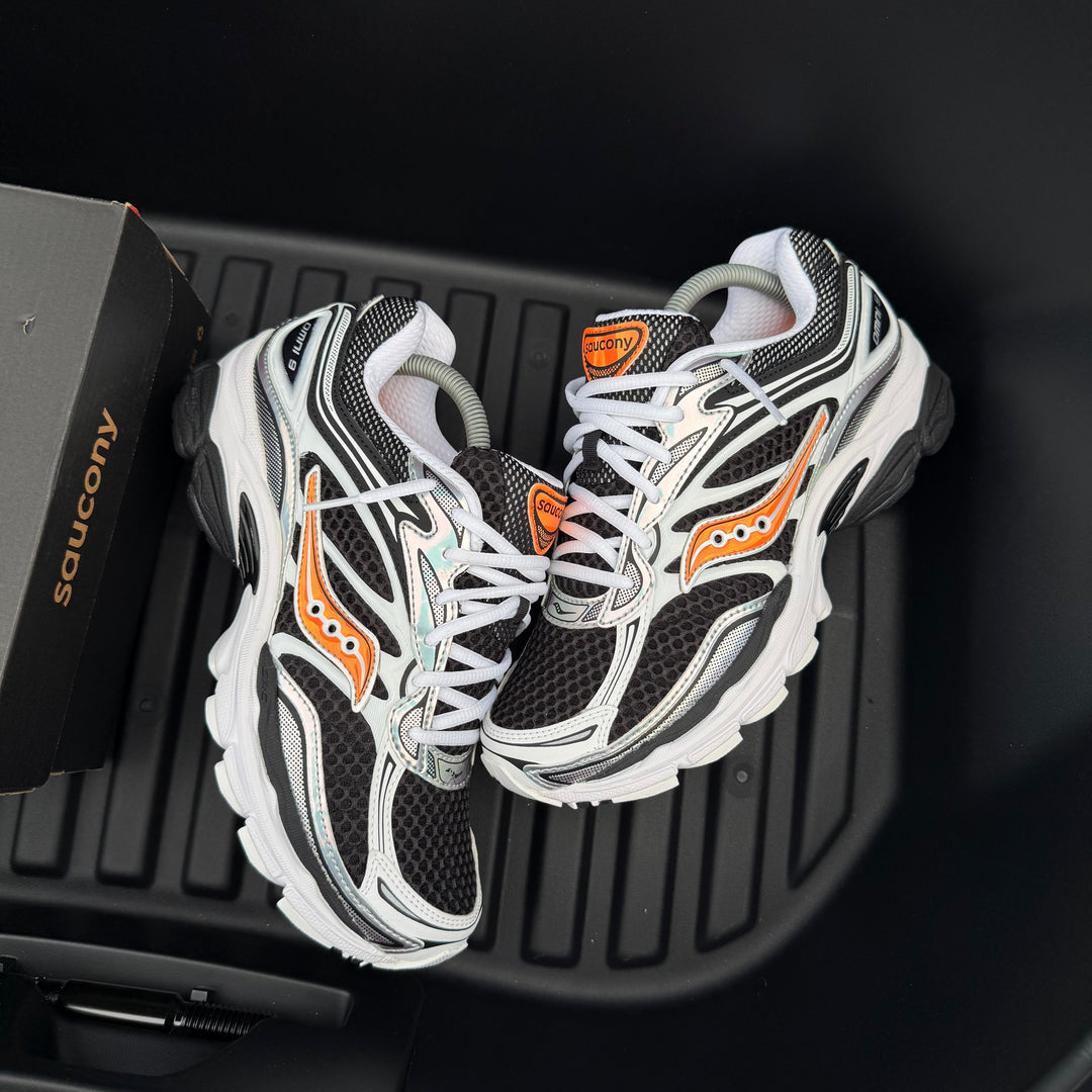 SAUCONY PROGRID OMNI 9 - BLACK / ORANGE