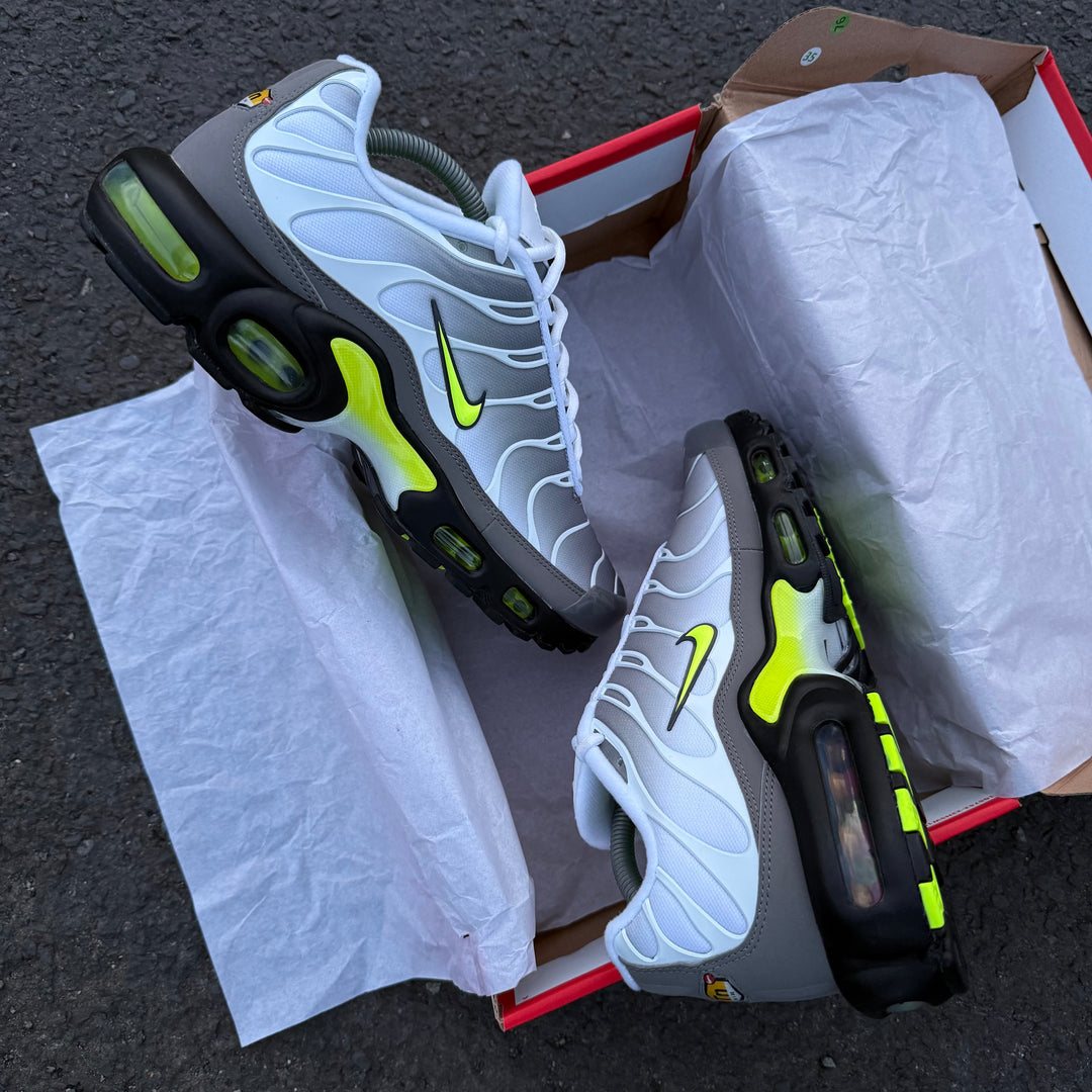 NIKE AIR MAX PLUS TN - NEON / WHITE