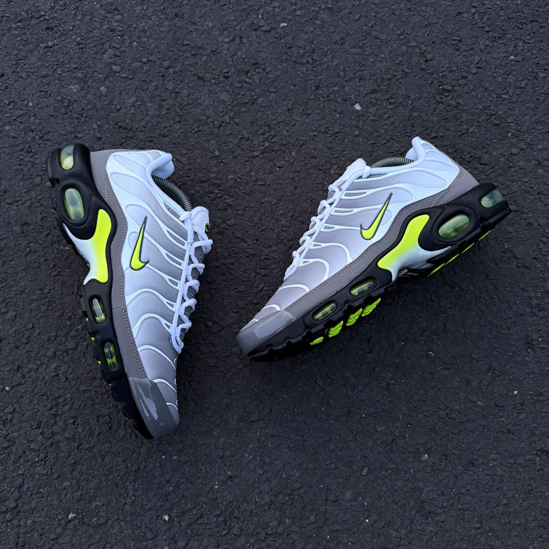 NIKE AIR MAX PLUS TN - NEON / WHITE