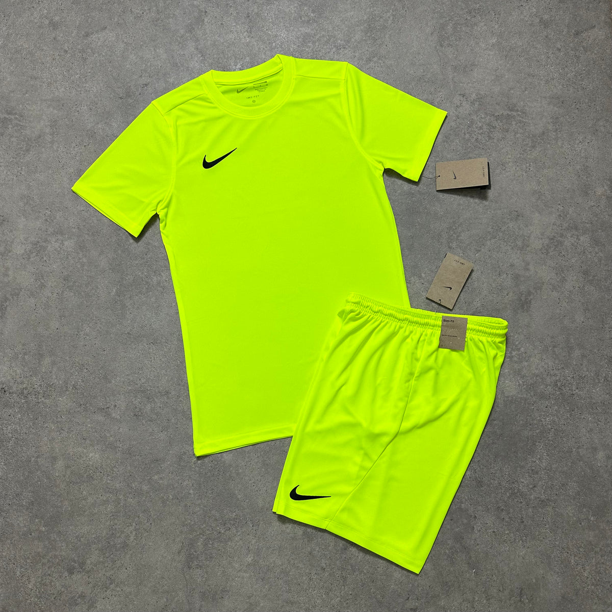 NIKE LOGO ESSENTIAL SET - VOLT