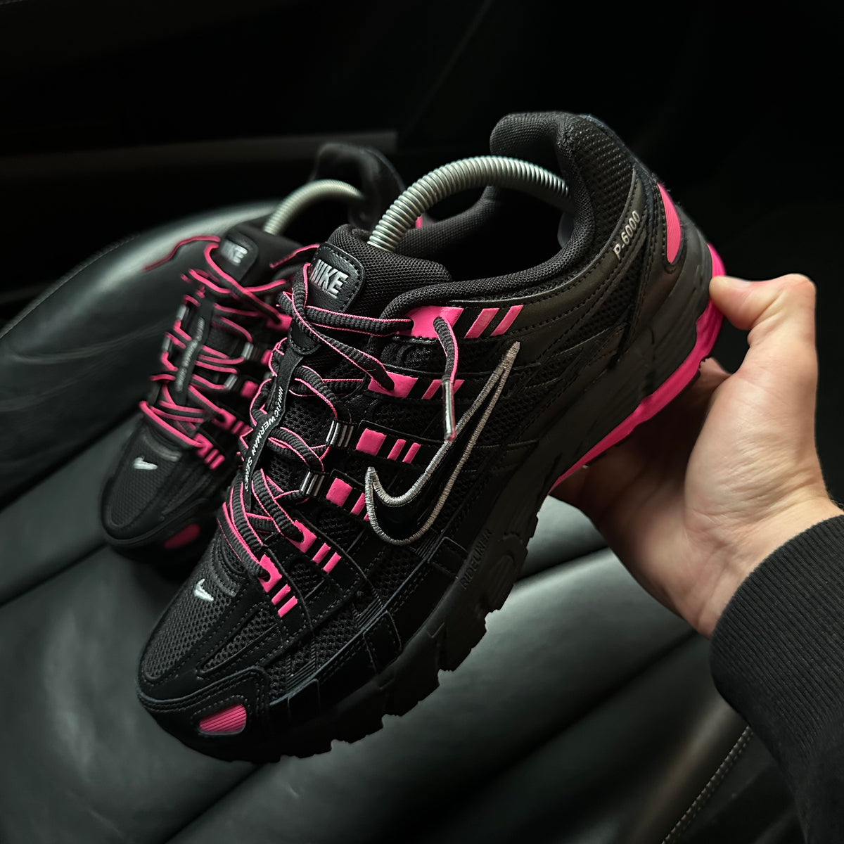 NIKE P-6000 - BLACK / RUSH PINK