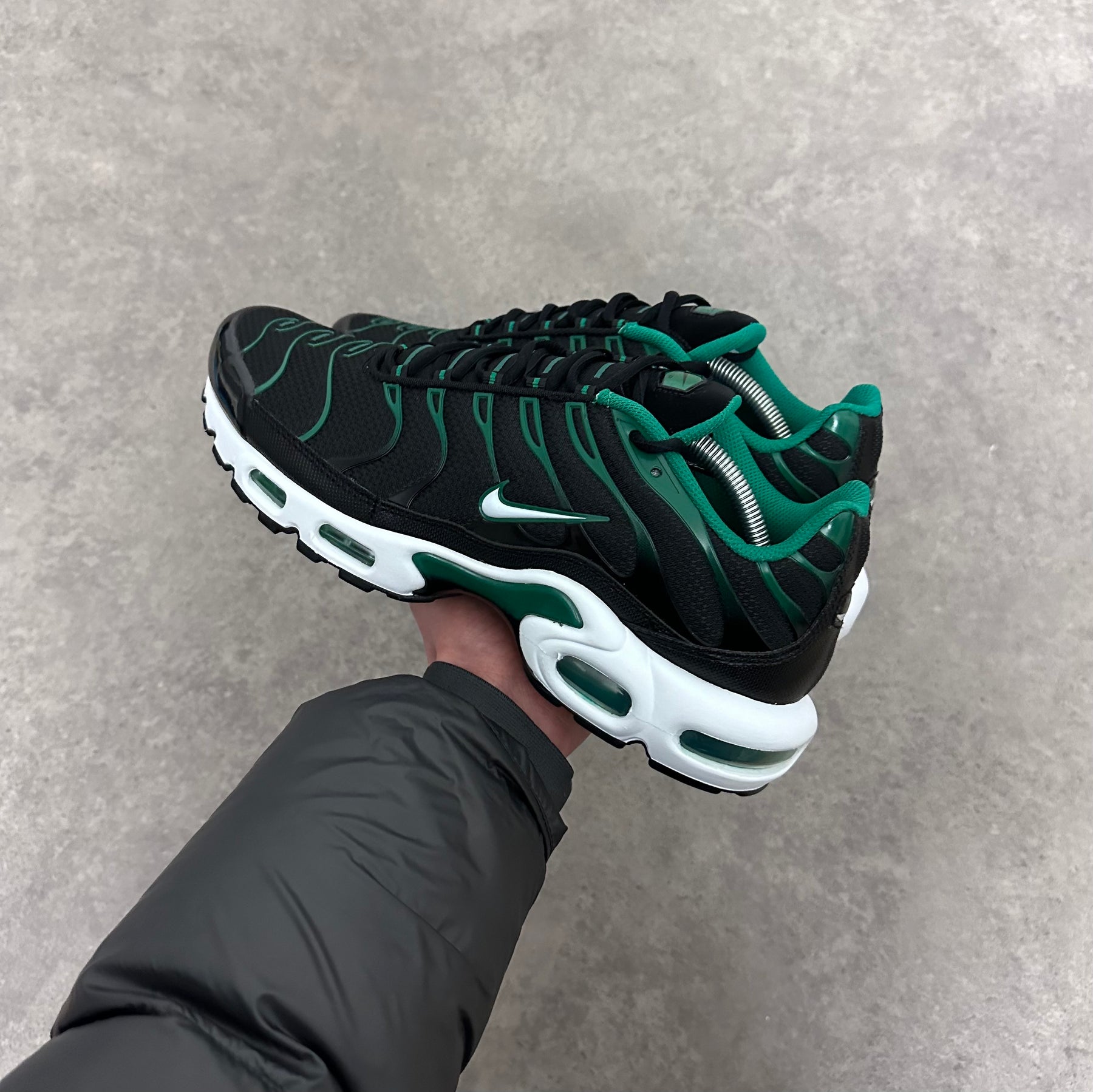 NIKE AIR MAX PLUS TN - BLACK / GREEN ‘MALACHITE’