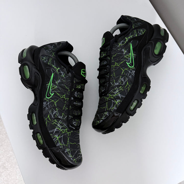 NIKE AIR MAX PLUS TN - ELECTRIC GREEN/ SHATTERED GLASS