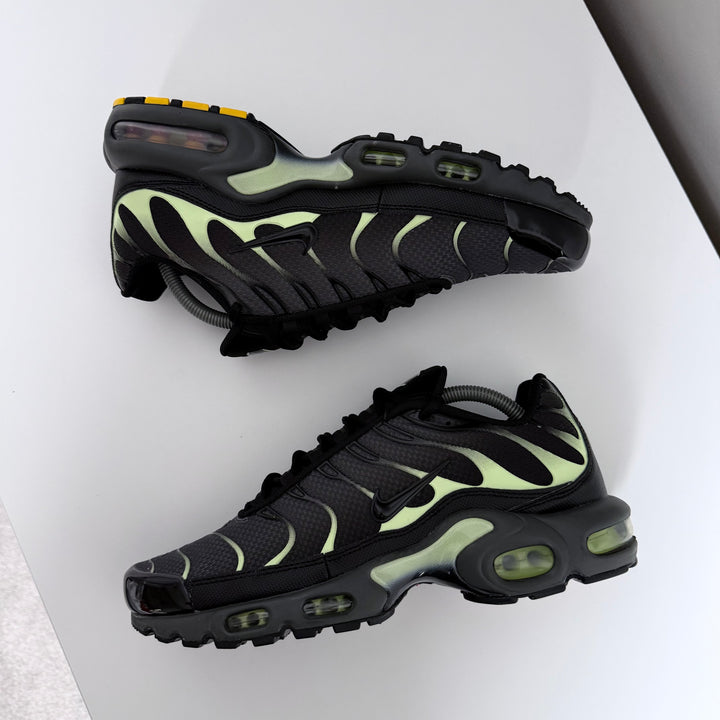 NIKE AIR MAX PLUS TN - BLACK ANTHRACITE / LIQUID LIME