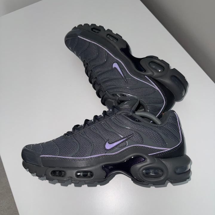 NIKE AIR MAX PLUS TN - GREY/ WILD GRAPE REFLECTIVE