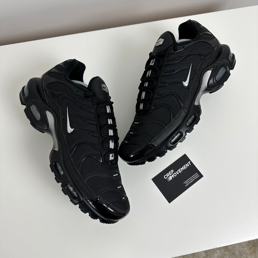 NIKE AIR MAX PLUS TN - BLACK/ TECH SILVER