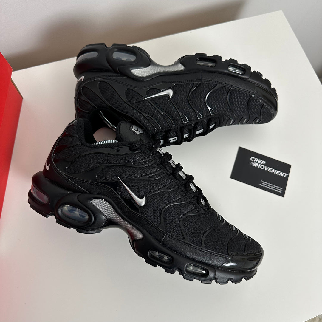 NIKE AIR MAX PLUS TN - BLACK/ TECH SILVER