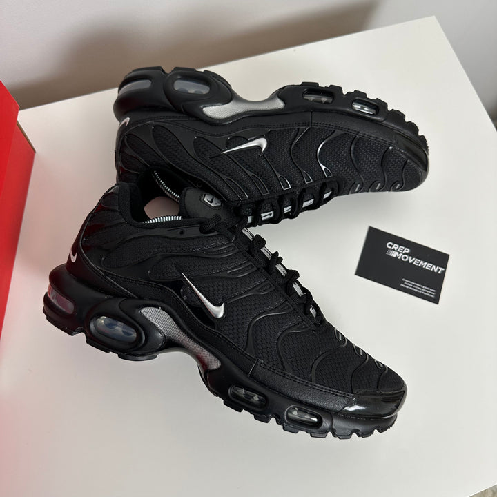 NIKE AIR MAX PLUS TN - BLACK/ TECH SILVER