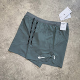 NIKE FLEX STRIDE 5” SHORTS - GREY