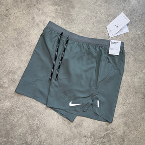 NIKE FLEX STRIDE 5” SHORTS - GREY