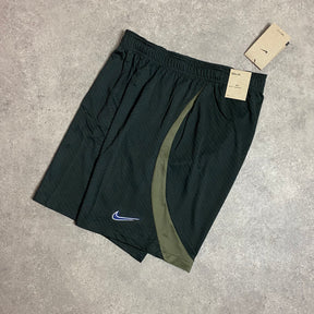 NIKE STRIKE 22 SHORTS - KHAKI / BLACK