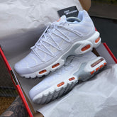 NIKE AIR MAX PLUS TN UTILITY - WHITE / ORANGE