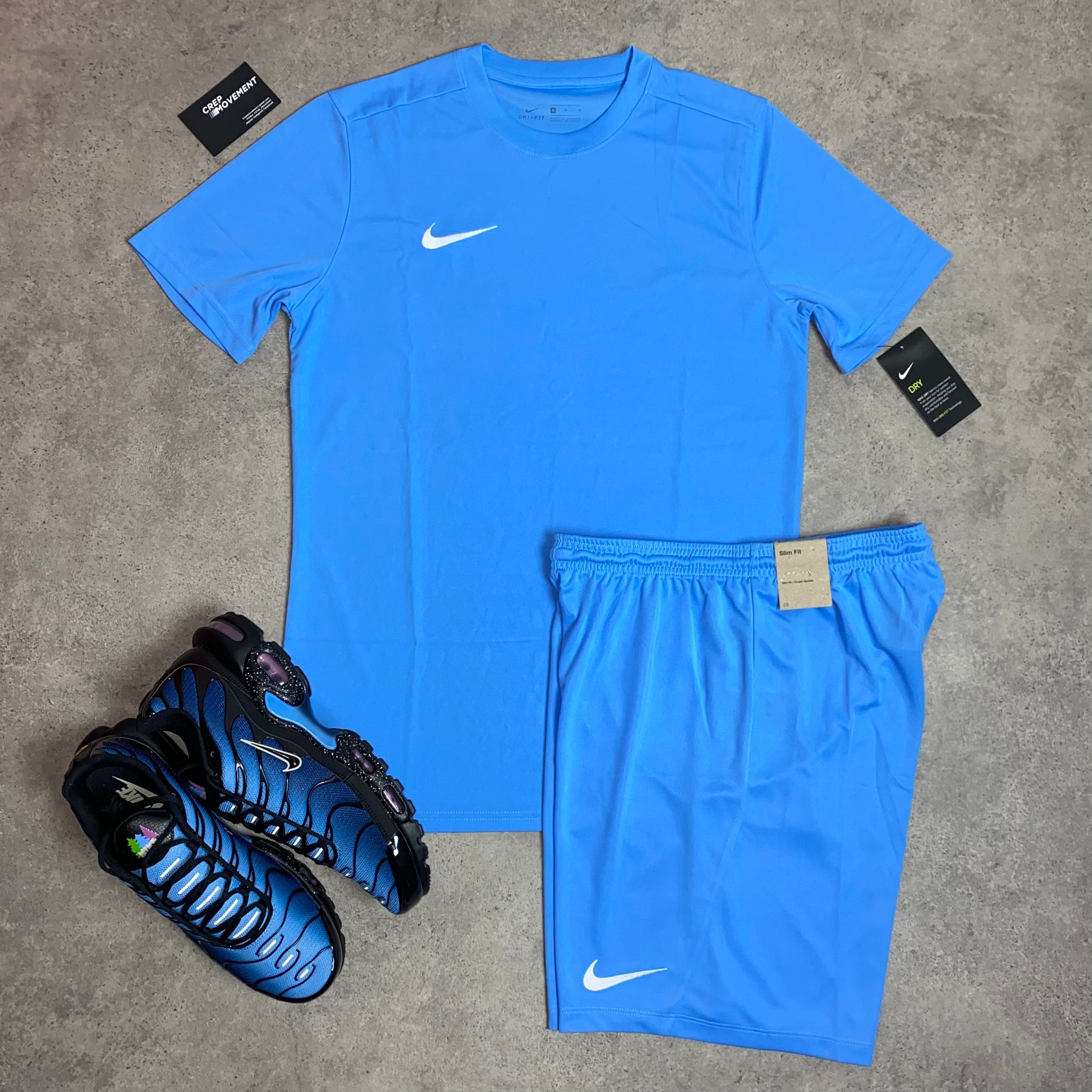 NIKE LOGO ESSENTIAL SET - BABY BLUE