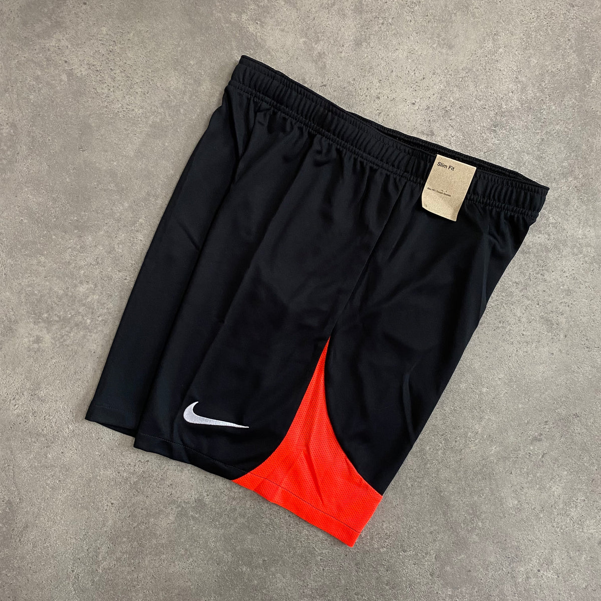 NIKE DRILL 22 SHORTS - HYPER CRIMSON / BLACK